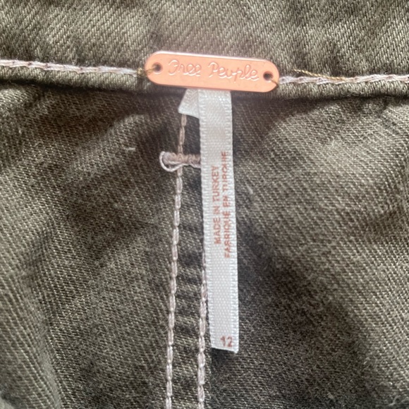 - NWT Free People khaki colored paper bag miniskirt. Heavy duty - Picture 4 of 6